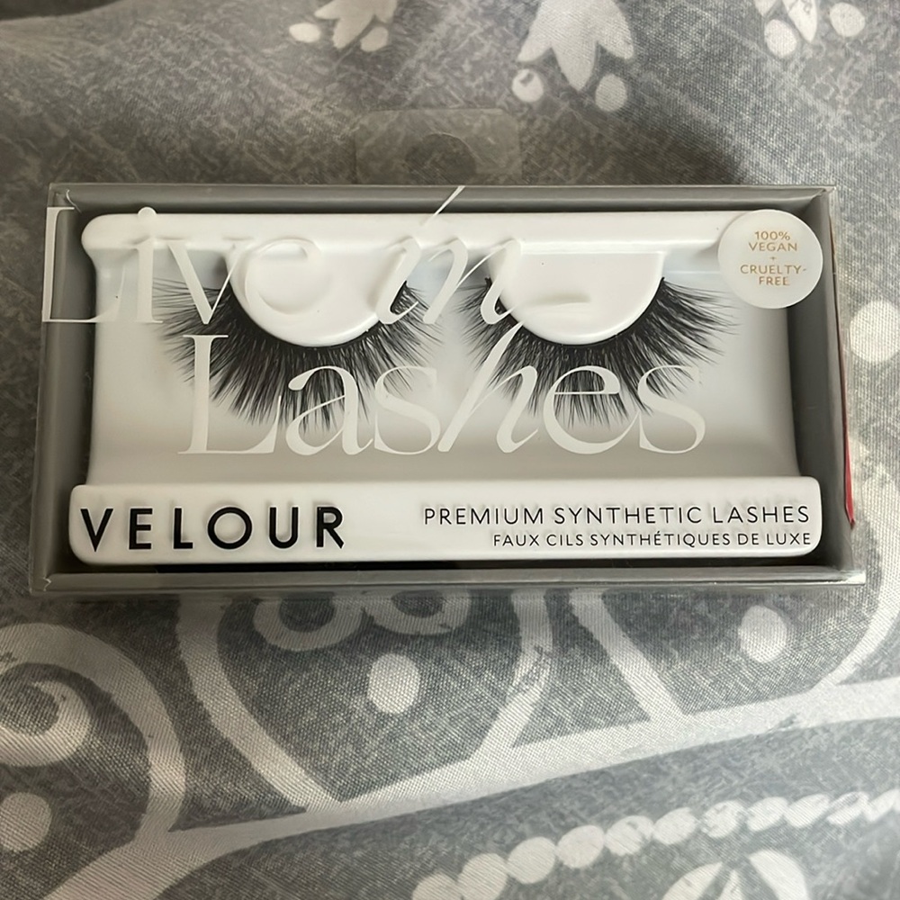 Velour premium synthetic lashes momma knows best